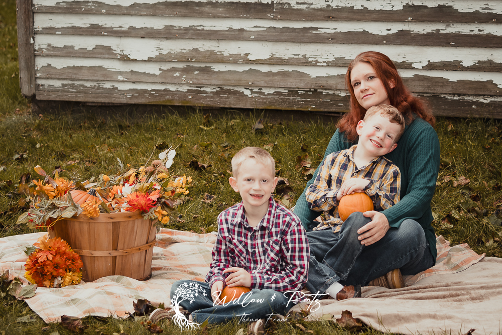 Outdoor Fall Family Session - Family Photographer Near Me - Family Pictures In Erie Pa