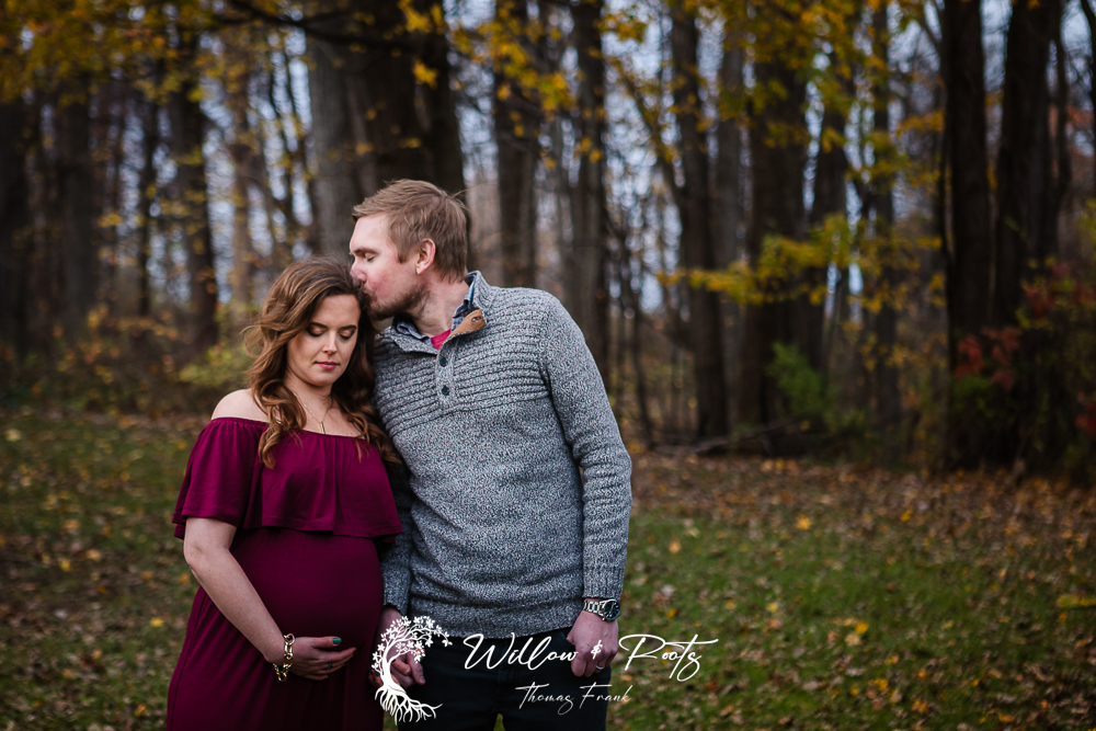 Outdoor Maternity Photo Session - Maternity Photos In Erie Pa - Pregnancy Photographer Near Me