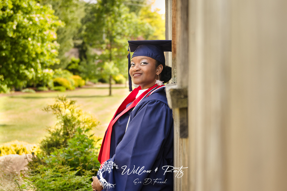 Graduation Pictures 2024 - Graduation Photo Ideas - How to find the best graduation photographer near me