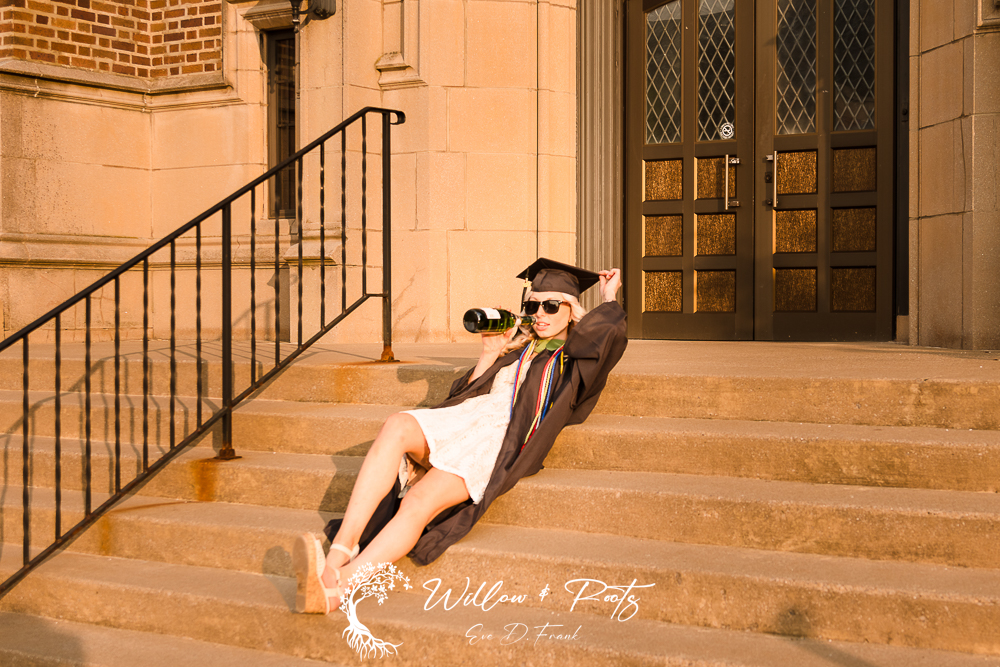 Graduation Pictures 2024 - Graduation Photo Ideas - How To Find The Best Graduation Photographer Near Me