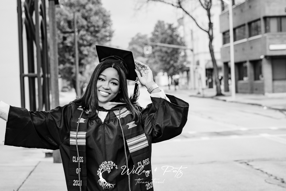 Graduation Pictures 2024 - Graduation Photo Ideas - How To Find The Best Graduation Photographer Near Me